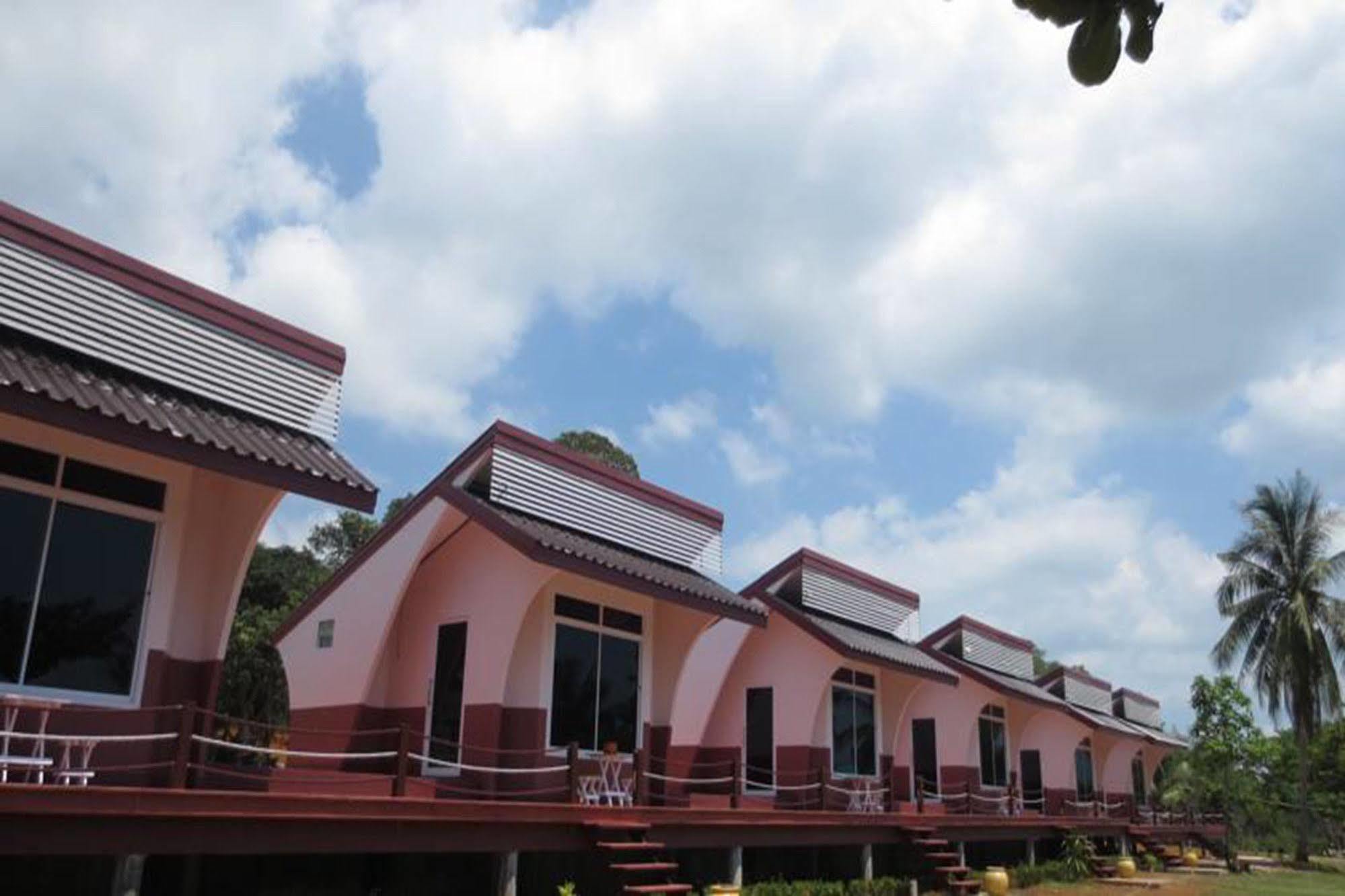 Lomtalay Resort Trat Laem Ngop Екстериор снимка