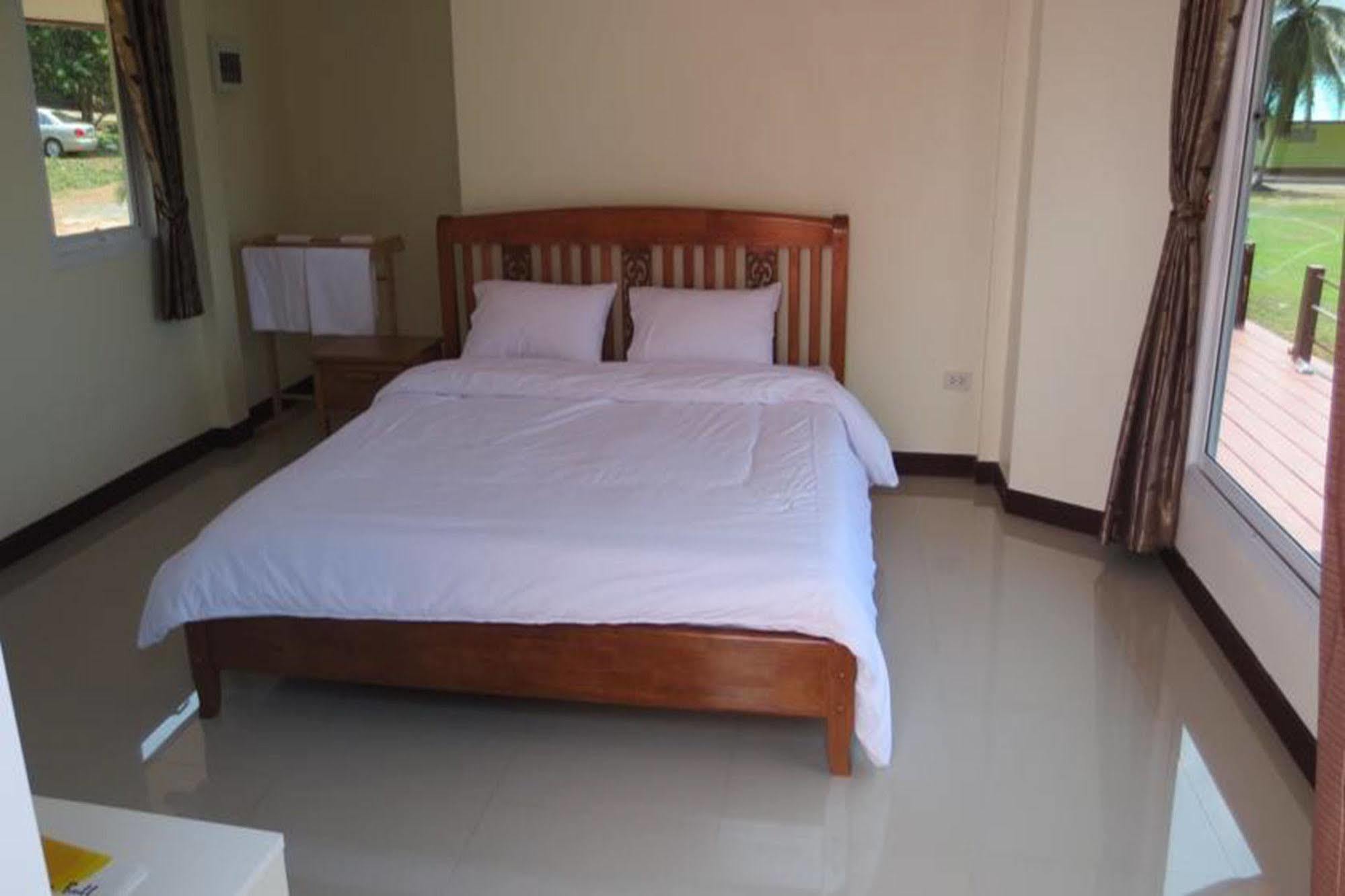Lomtalay Resort Trat Laem Ngop Екстериор снимка